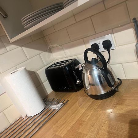 ロンドンLarge Modern Studio Flatアパートメント エクステリア 写真
