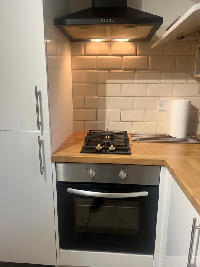 ロンドンLarge Modern Studio Flatアパートメント エクステリア 写真